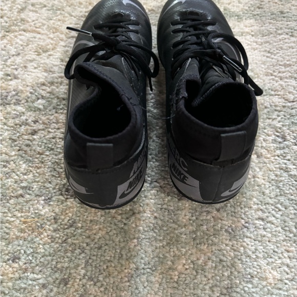 Youth soccer cleats - Picture 4 of 5